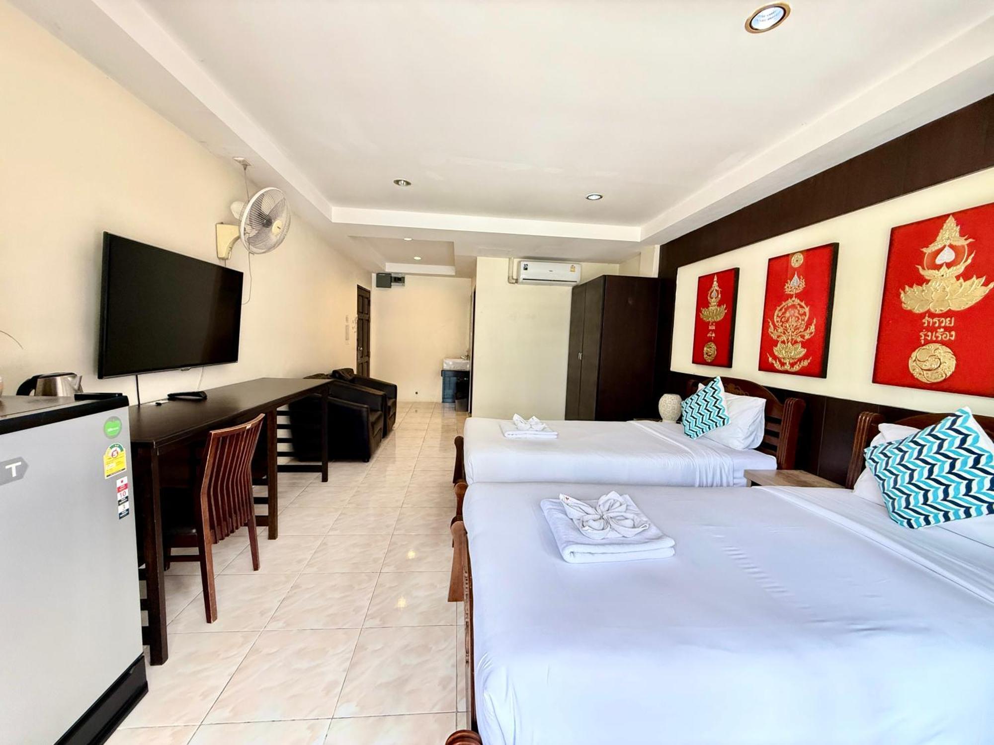 Thai Classic House Patong Exterior photo